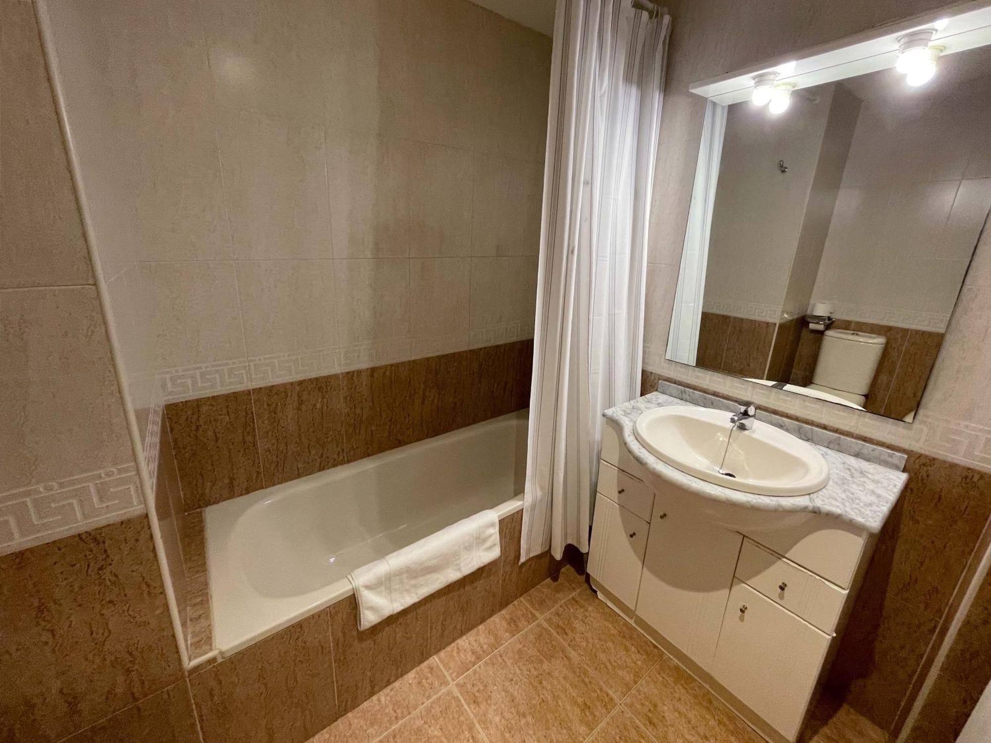 Apartamentos El Pilar Suites 3000 Zaragoza Buitenkant foto