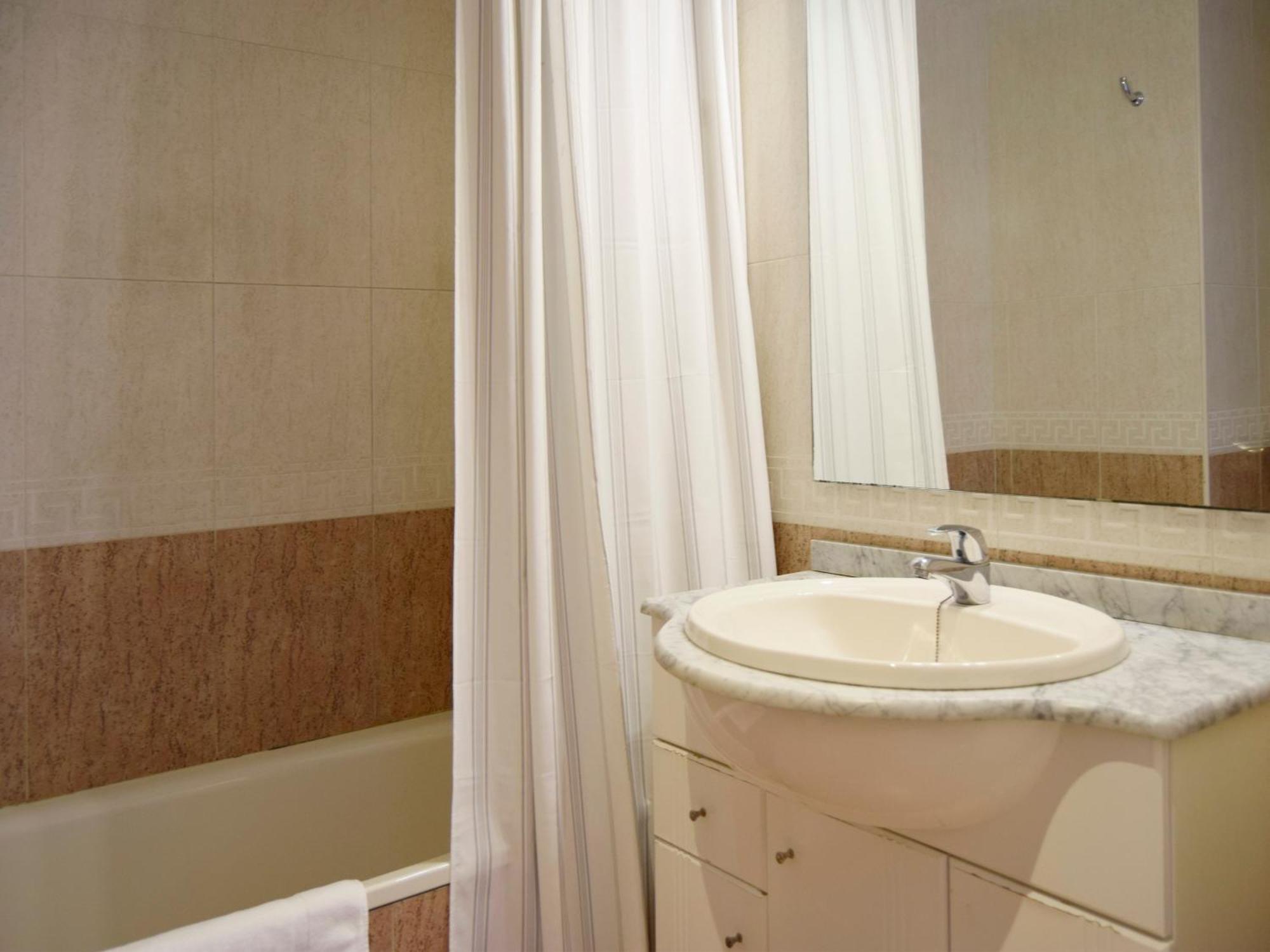 Apartamentos El Pilar Suites 3000 Zaragoza Buitenkant foto